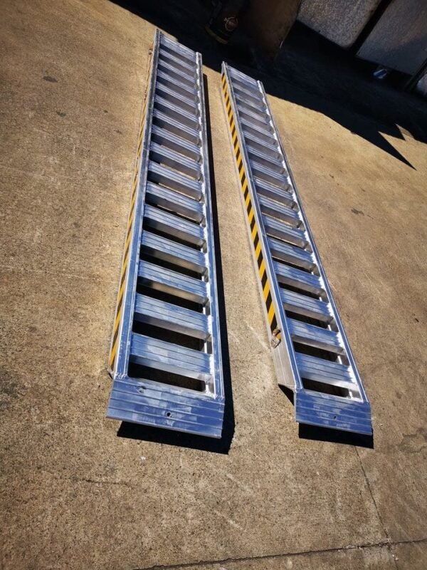 Aluminum digger ramp 3-ton load capacity